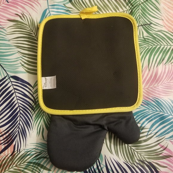 2 Pack Disney Winnie the Pooh Eeyore Oversized Oven Mitt & Pot Holder Black NWT - Picture 5 of 5